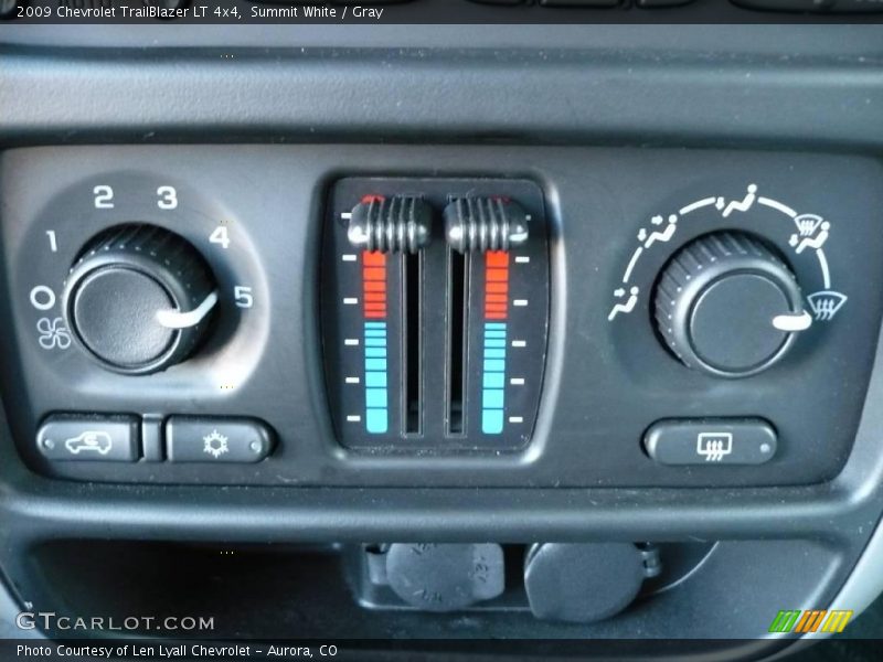 Summit White / Gray 2009 Chevrolet TrailBlazer LT 4x4