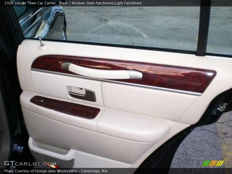 Black / Medium Dark Parchment/Light Parchment 2003 Lincoln Town Car Cartier