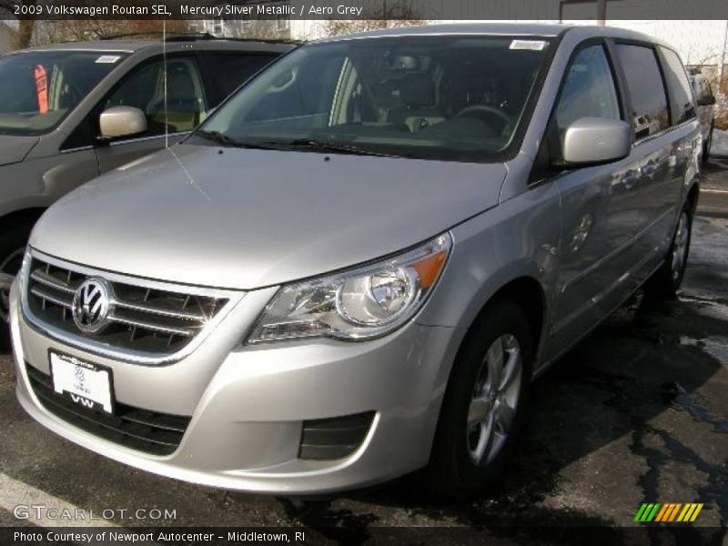 Mercury Sliver Metallic / Aero Grey 2009 Volkswagen Routan SEL