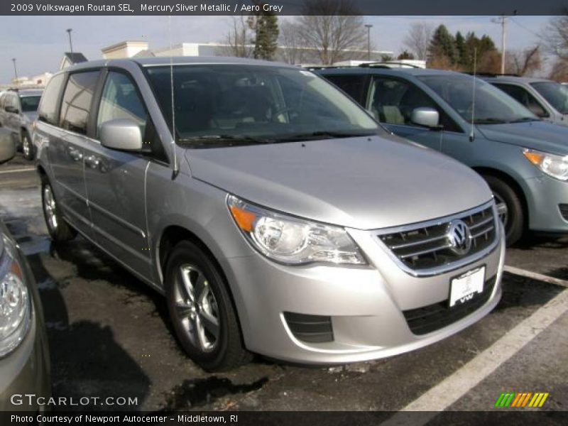Mercury Sliver Metallic / Aero Grey 2009 Volkswagen Routan SEL