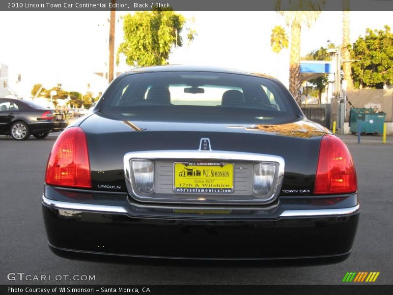 Black / Black 2010 Lincoln Town Car Continental Edition