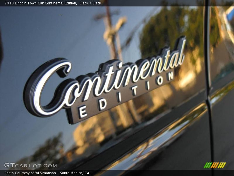 Black / Black 2010 Lincoln Town Car Continental Edition