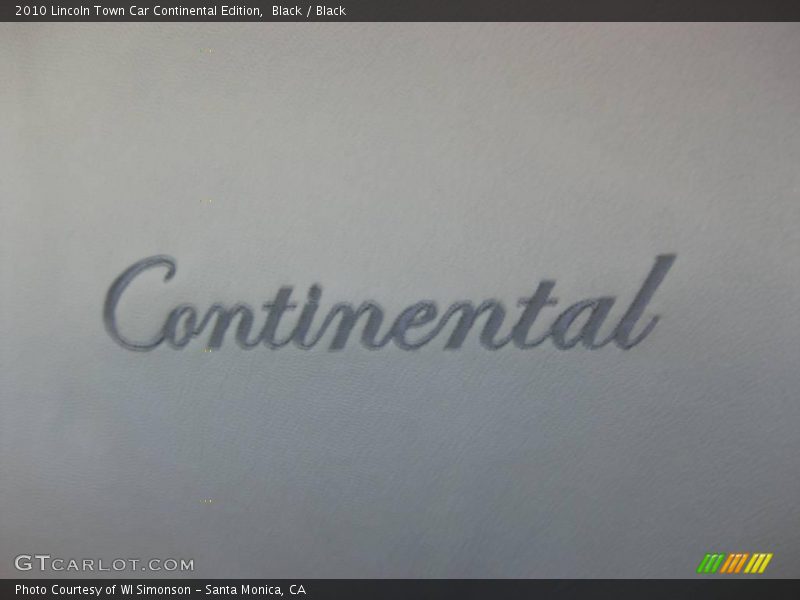 Black / Black 2010 Lincoln Town Car Continental Edition