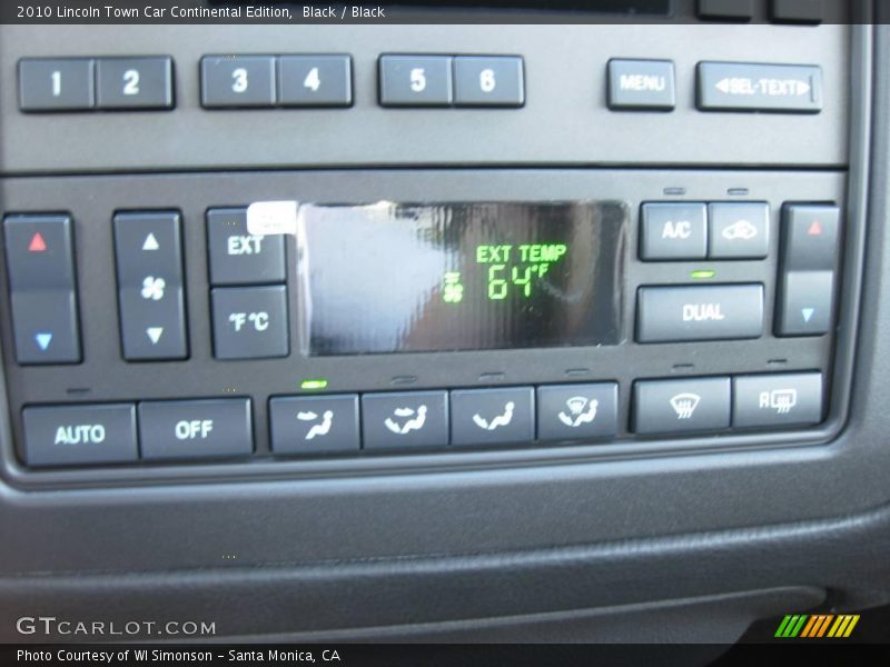 Black / Black 2010 Lincoln Town Car Continental Edition