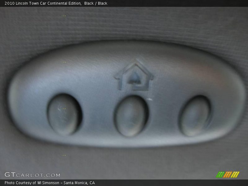 Black / Black 2010 Lincoln Town Car Continental Edition