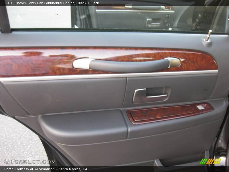 Black / Black 2010 Lincoln Town Car Continental Edition