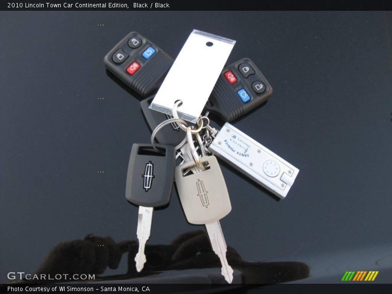 Black / Black 2010 Lincoln Town Car Continental Edition