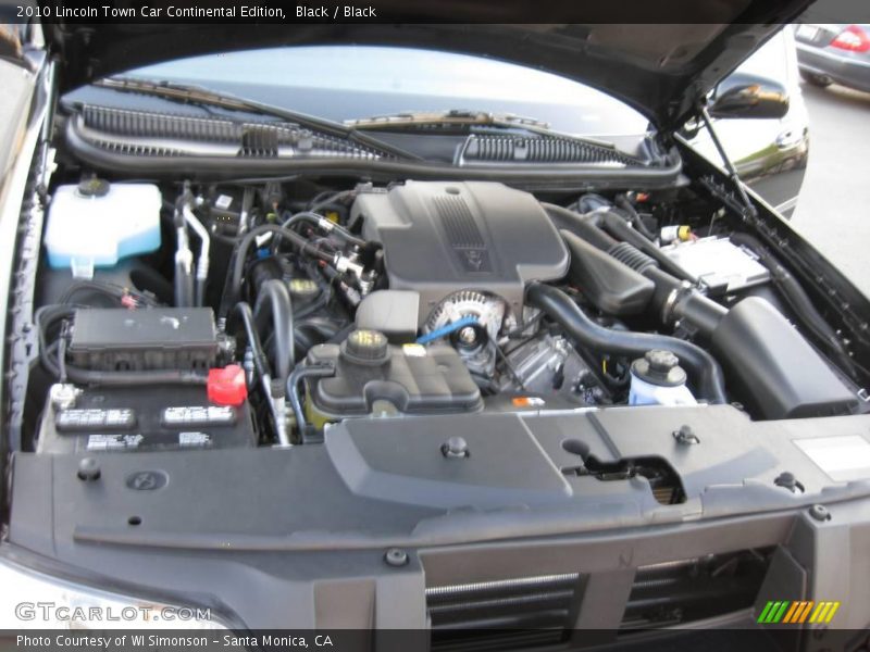 Black / Black 2010 Lincoln Town Car Continental Edition