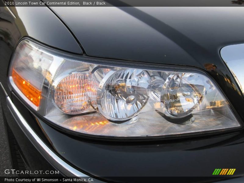 Black / Black 2010 Lincoln Town Car Continental Edition