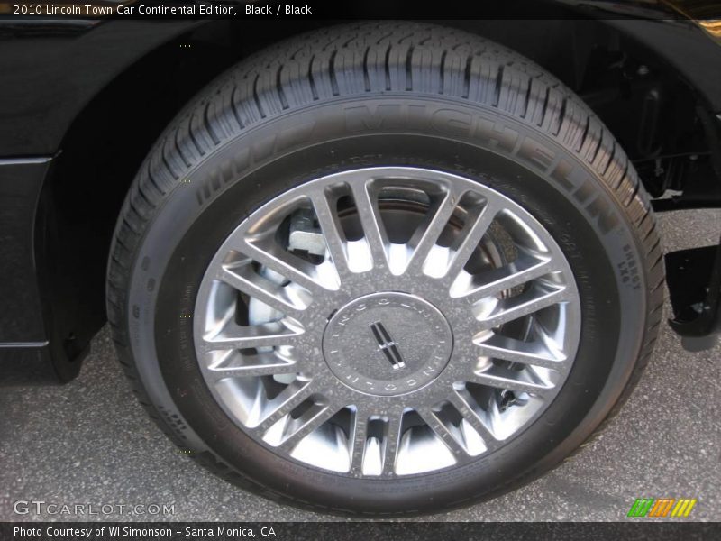 Black / Black 2010 Lincoln Town Car Continental Edition