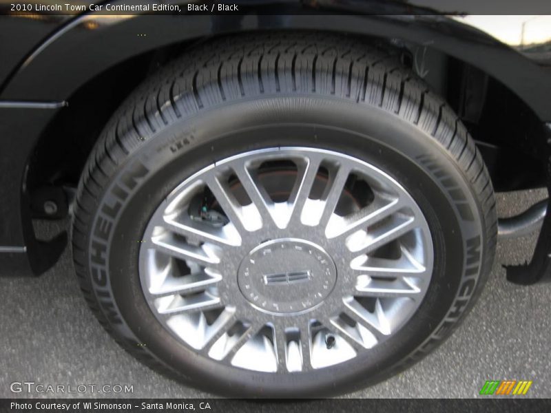 Black / Black 2010 Lincoln Town Car Continental Edition
