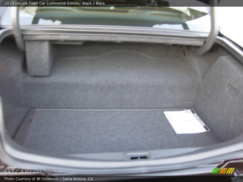 Black / Black 2010 Lincoln Town Car Continental Edition