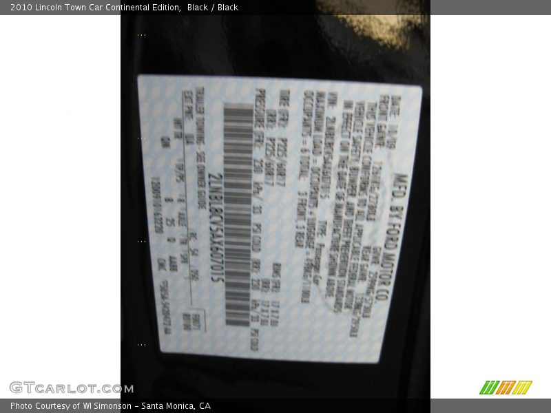 Black / Black 2010 Lincoln Town Car Continental Edition