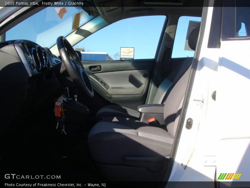 Frosty White / Graphite 2005 Pontiac Vibe