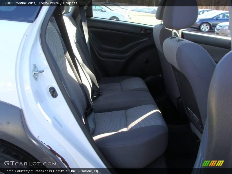 Frosty White / Graphite 2005 Pontiac Vibe
