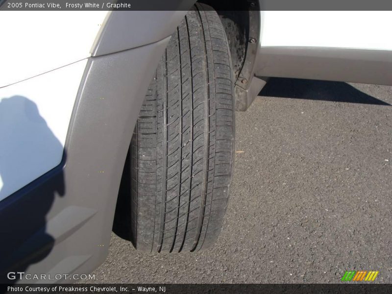 Frosty White / Graphite 2005 Pontiac Vibe