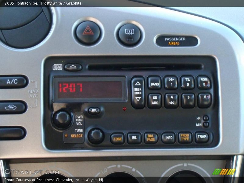 Frosty White / Graphite 2005 Pontiac Vibe