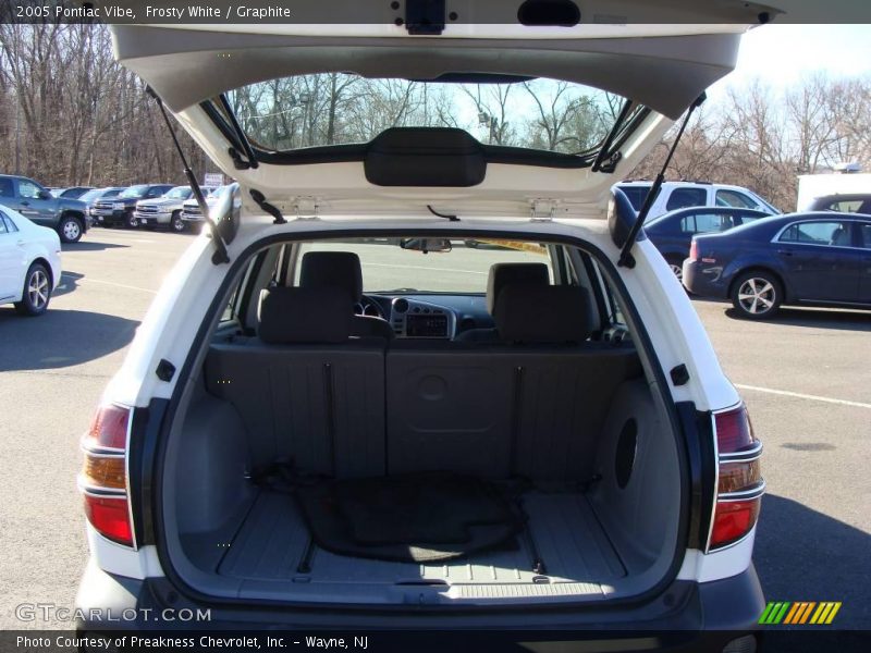 Frosty White / Graphite 2005 Pontiac Vibe