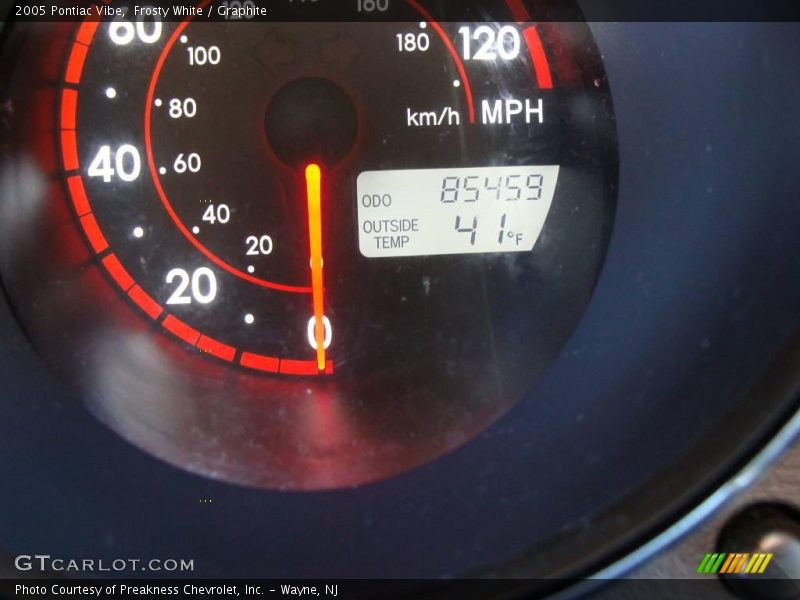 Frosty White / Graphite 2005 Pontiac Vibe