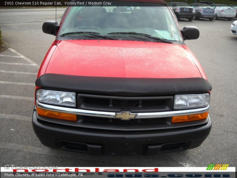Victory Red / Medium Gray 2002 Chevrolet S10 Regular Cab