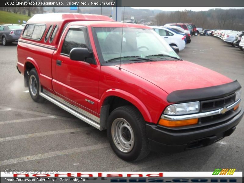 Victory Red / Medium Gray 2002 Chevrolet S10 Regular Cab