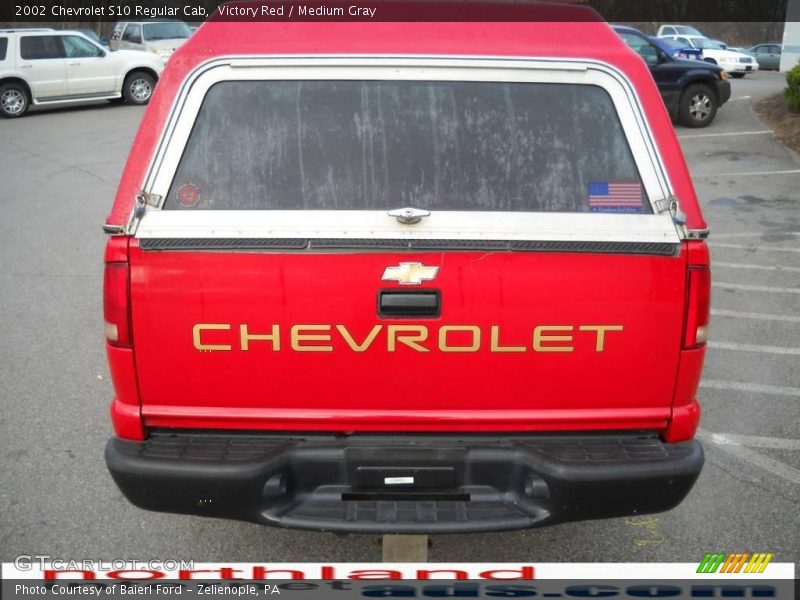 Victory Red / Medium Gray 2002 Chevrolet S10 Regular Cab