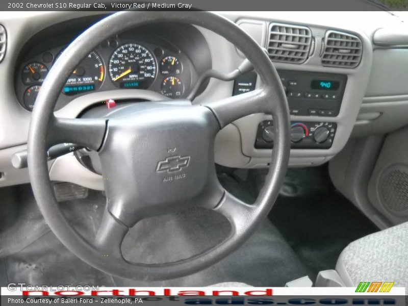 Victory Red / Medium Gray 2002 Chevrolet S10 Regular Cab