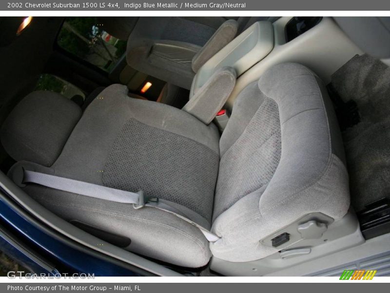 Indigo Blue Metallic / Medium Gray/Neutral 2002 Chevrolet Suburban 1500 LS 4x4