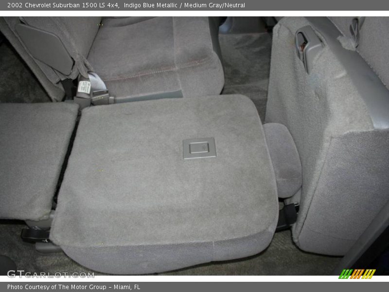 Indigo Blue Metallic / Medium Gray/Neutral 2002 Chevrolet Suburban 1500 LS 4x4
