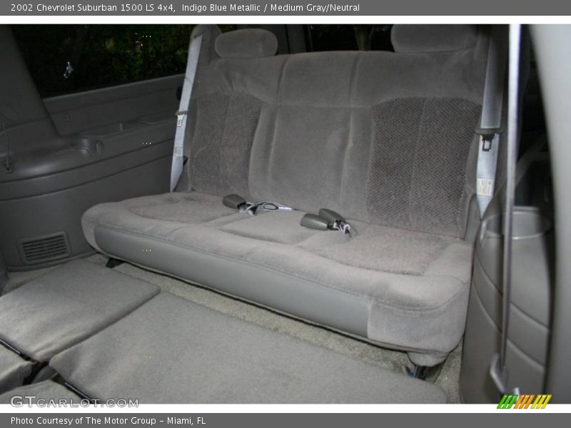 Indigo Blue Metallic / Medium Gray/Neutral 2002 Chevrolet Suburban 1500 LS 4x4