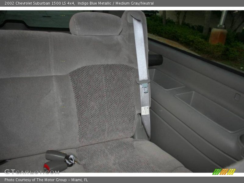 Indigo Blue Metallic / Medium Gray/Neutral 2002 Chevrolet Suburban 1500 LS 4x4