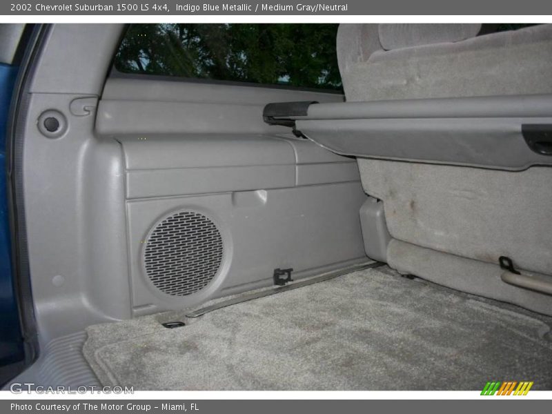 Indigo Blue Metallic / Medium Gray/Neutral 2002 Chevrolet Suburban 1500 LS 4x4