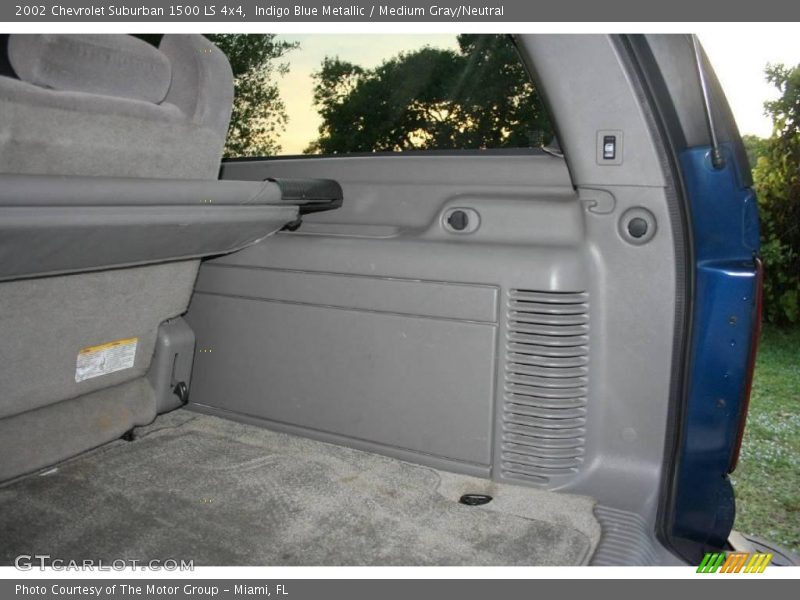 Indigo Blue Metallic / Medium Gray/Neutral 2002 Chevrolet Suburban 1500 LS 4x4