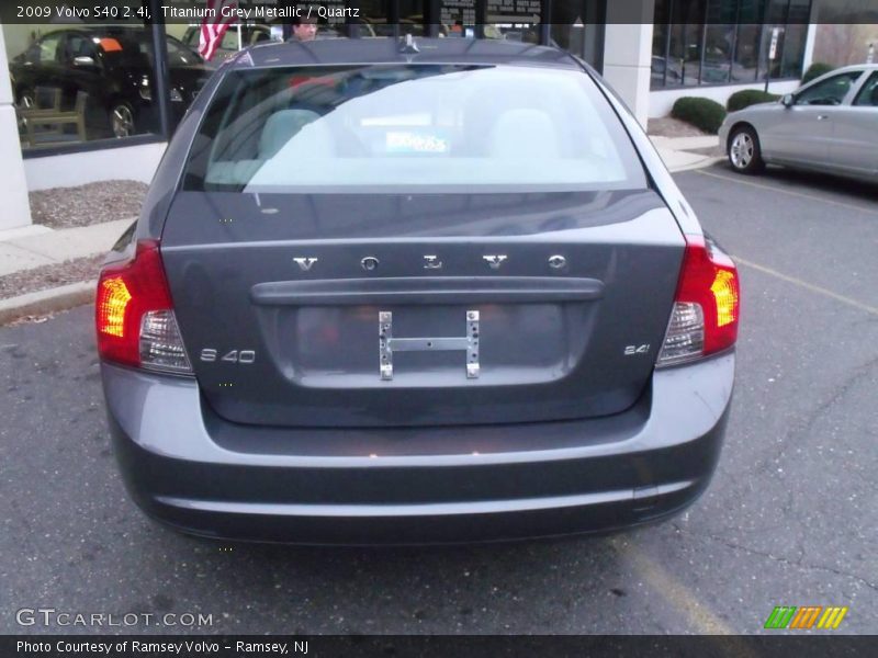 Titanium Grey Metallic / Quartz 2009 Volvo S40 2.4i
