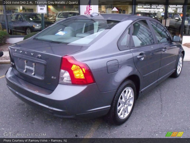 Titanium Grey Metallic / Quartz 2009 Volvo S40 2.4i