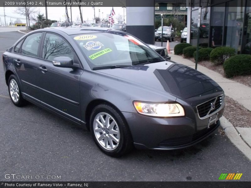 Titanium Grey Metallic / Quartz 2009 Volvo S40 2.4i