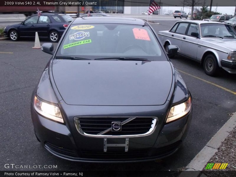 Titanium Grey Metallic / Quartz 2009 Volvo S40 2.4i