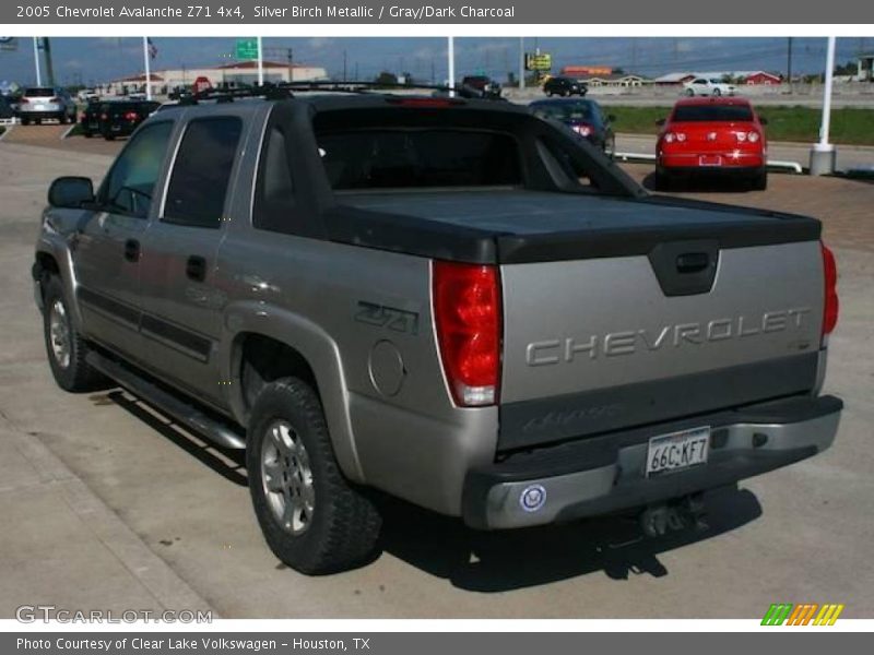 Silver Birch Metallic / Gray/Dark Charcoal 2005 Chevrolet Avalanche Z71 4x4