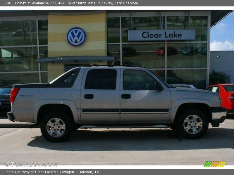 Silver Birch Metallic / Gray/Dark Charcoal 2005 Chevrolet Avalanche Z71 4x4