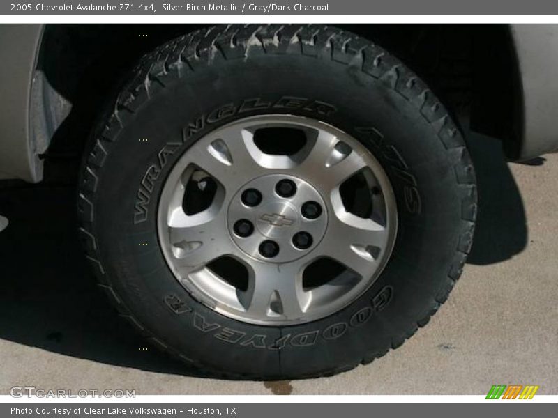 Silver Birch Metallic / Gray/Dark Charcoal 2005 Chevrolet Avalanche Z71 4x4