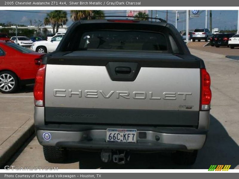 Silver Birch Metallic / Gray/Dark Charcoal 2005 Chevrolet Avalanche Z71 4x4