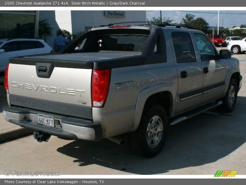Silver Birch Metallic / Gray/Dark Charcoal 2005 Chevrolet Avalanche Z71 4x4