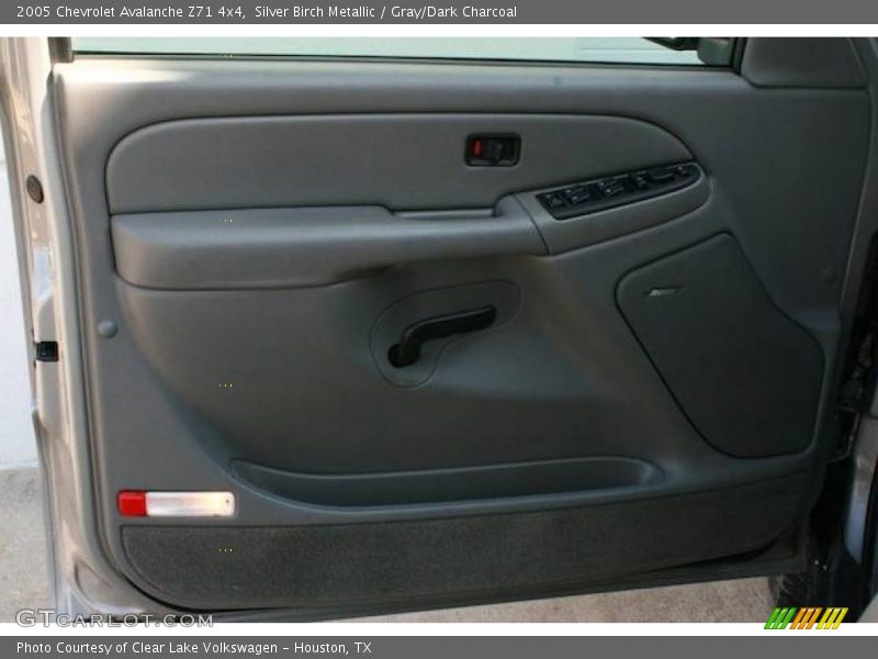 Silver Birch Metallic / Gray/Dark Charcoal 2005 Chevrolet Avalanche Z71 4x4