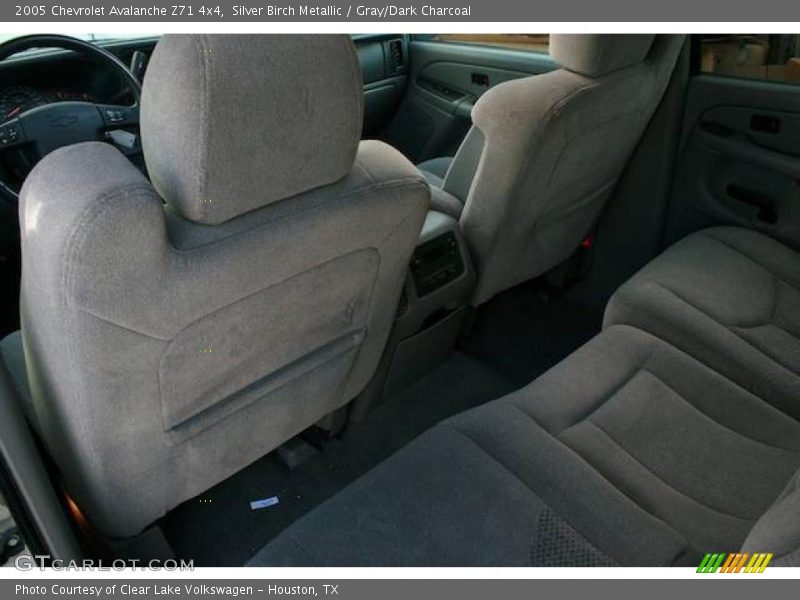 Silver Birch Metallic / Gray/Dark Charcoal 2005 Chevrolet Avalanche Z71 4x4