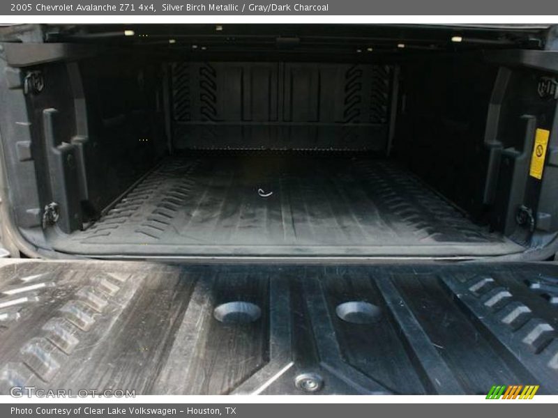 Silver Birch Metallic / Gray/Dark Charcoal 2005 Chevrolet Avalanche Z71 4x4