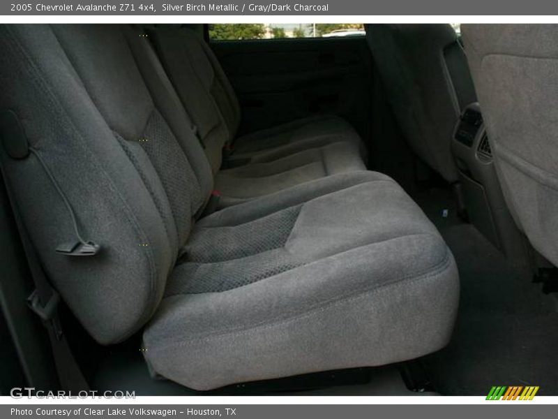 Silver Birch Metallic / Gray/Dark Charcoal 2005 Chevrolet Avalanche Z71 4x4