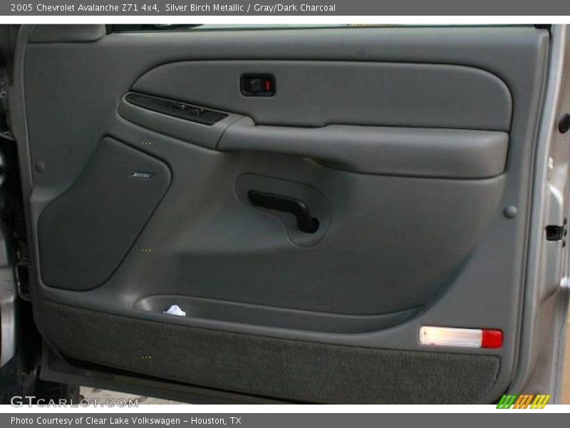 Silver Birch Metallic / Gray/Dark Charcoal 2005 Chevrolet Avalanche Z71 4x4