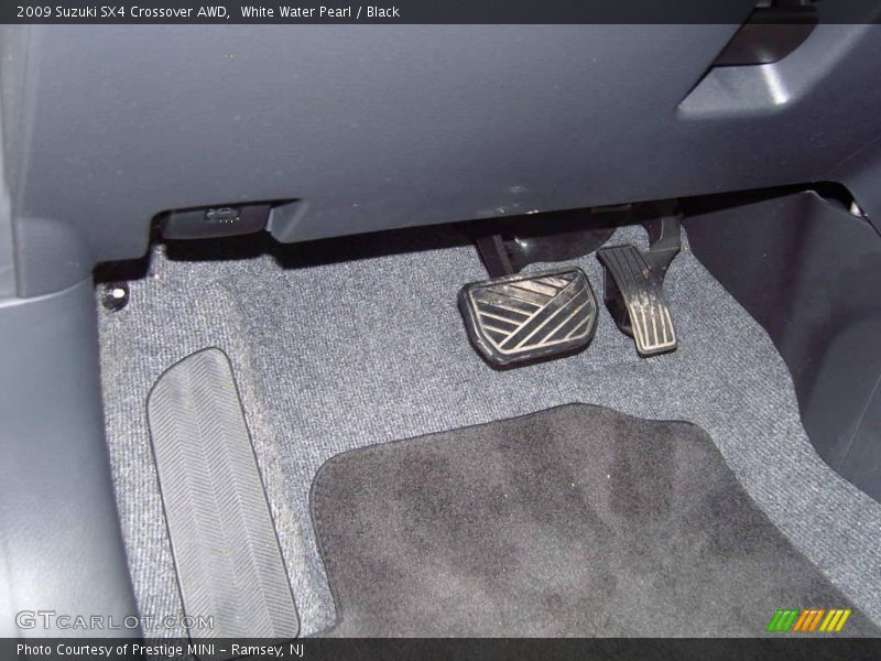 White Water Pearl / Black 2009 Suzuki SX4 Crossover AWD