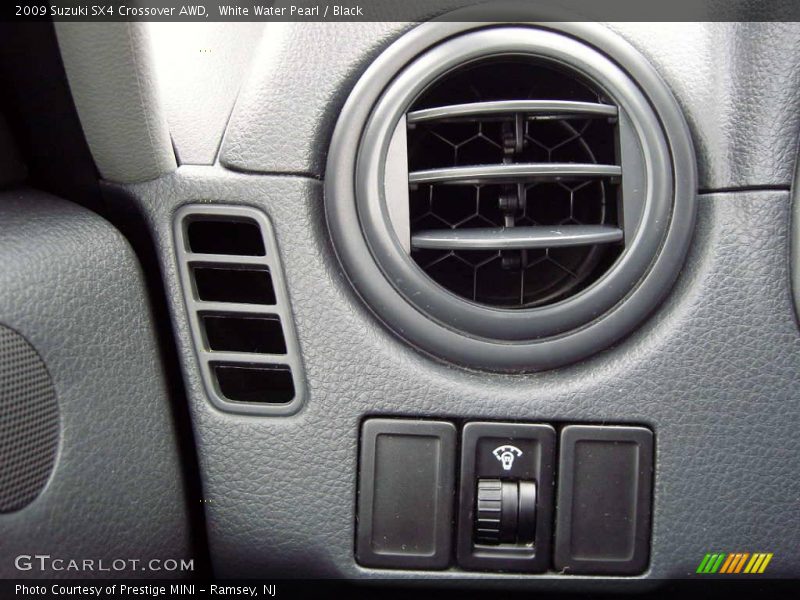 White Water Pearl / Black 2009 Suzuki SX4 Crossover AWD
