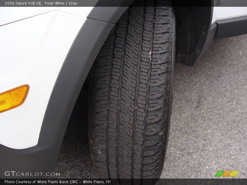 Polar White / Gray 2009 Saturn VUE XE
